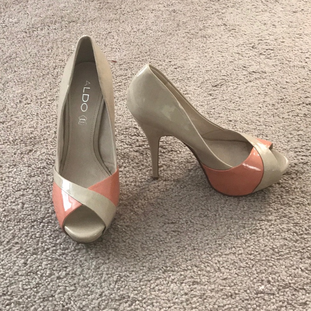 Beautiful like new Aldo shoes